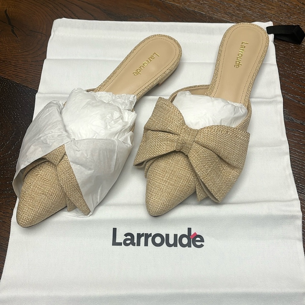 NEW In Box Larroude Raffia Ellie Flat Mule